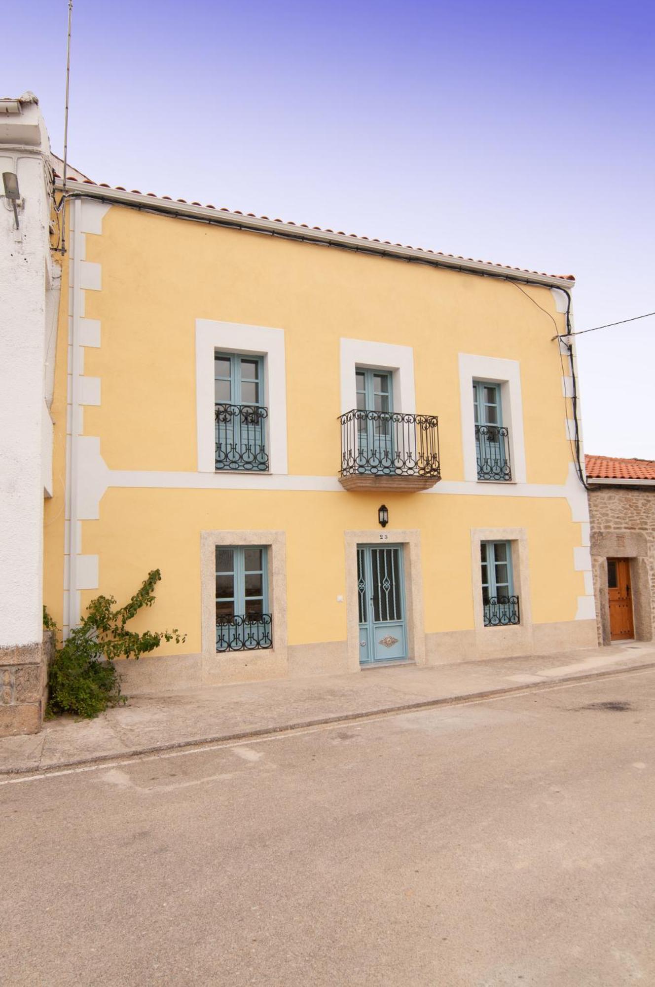 Villa Casa Amarilla Arribes Cerezal de Penahorcada Exterior foto